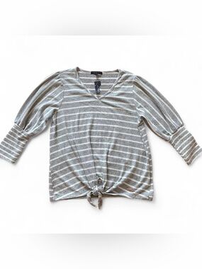 NWT ADRIENNE VITTADINI V-Neck Striped Tie Front Top | M | Gray & White